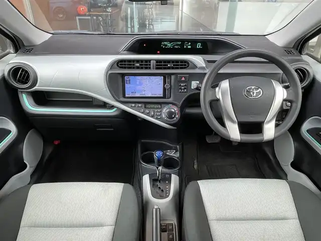 トヨタ アクア S 石川県 2012(平24)年 7.6万km 白 ワンオーナー/社外ＳＤナビ/フルセグＴＶ/ＣＤ/ＤＶＤ/バックカメラ/ETC/フロアマット/ドアバイザー/１６インチアルミ/スマートキー/オートライト