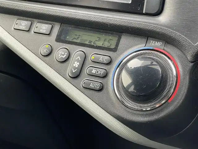 トヨタ アクア S 石川県 2012(平24)年 7.6万km 白 ワンオーナー/社外ＳＤナビ/フルセグＴＶ/ＣＤ/ＤＶＤ/バックカメラ/ETC/フロアマット/ドアバイザー/１６インチアルミ/スマートキー/オートライト