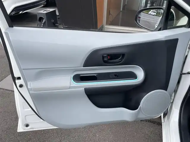 トヨタ アクア S 石川県 2012(平24)年 7.6万km 白 ワンオーナー/社外ＳＤナビ/フルセグＴＶ/ＣＤ/ＤＶＤ/バックカメラ/ETC/フロアマット/ドアバイザー/１６インチアルミ/スマートキー/オートライト