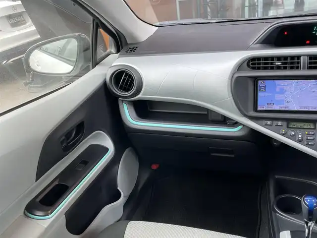 トヨタ アクア S 石川県 2012(平24)年 7.6万km 白 ワンオーナー/社外ＳＤナビ/フルセグＴＶ/ＣＤ/ＤＶＤ/バックカメラ/ETC/フロアマット/ドアバイザー/１６インチアルミ/スマートキー/オートライト