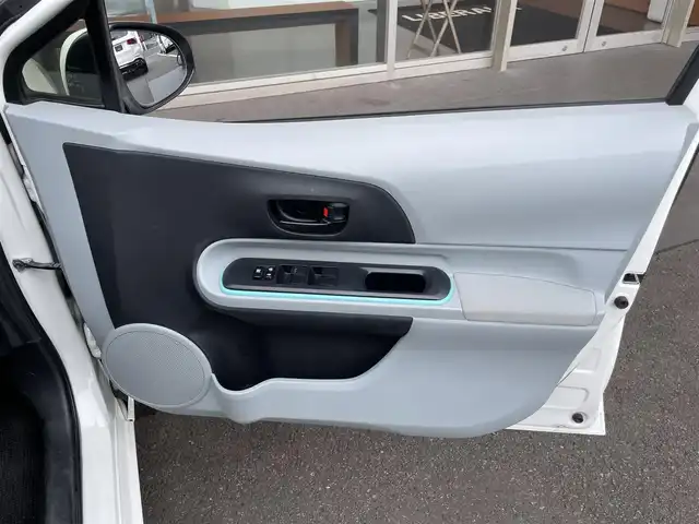 トヨタ アクア S 石川県 2012(平24)年 7.6万km 白 ワンオーナー/社外ＳＤナビ/フルセグＴＶ/ＣＤ/ＤＶＤ/バックカメラ/ETC/フロアマット/ドアバイザー/１６インチアルミ/スマートキー/オートライト