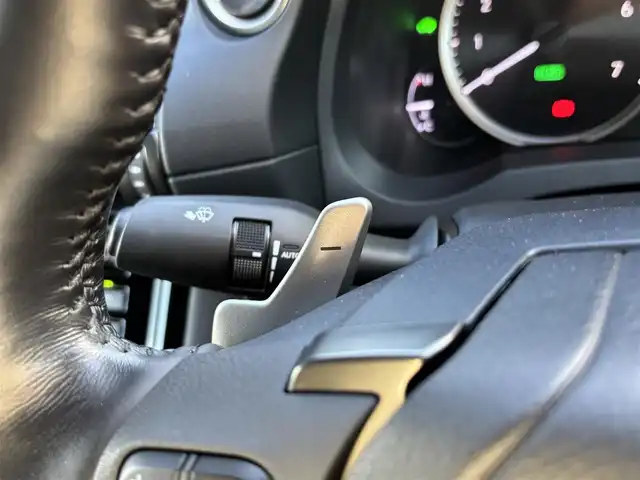 レクサス ＩＳ 300h バージョンL 福岡県 2023(令5)年 3.7万km ソニッククォーツ W+Sエアバッグ/衝突被害軽減システム/コーナーセンサー(前後)/横滑り防止装置/オートライト・ハイビーム/純正アルミホイール/純正フロアマット/電動リアゲート/ドラレコ/レザーシート/エアシート・シートヒーター/パワーシート(D+N)/ベンチシート/フルセグTV/全周囲車外カメラ/クルーズコントロール/ETC2.0/スペアキー/BT/AAC/スマートキー