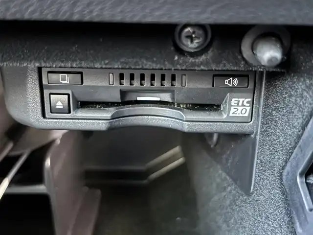 レクサス ＩＳ 300h バージョンL 福岡県 2023(令5)年 3.7万km ソニッククォーツ W+Sエアバッグ/衝突被害軽減システム/コーナーセンサー(前後)/横滑り防止装置/オートライト・ハイビーム/純正アルミホイール/純正フロアマット/電動リアゲート/ドラレコ/レザーシート/エアシート・シートヒーター/パワーシート(D+N)/ベンチシート/フルセグTV/全周囲車外カメラ/クルーズコントロール/ETC2.0/スペアキー/BT/AAC/スマートキー