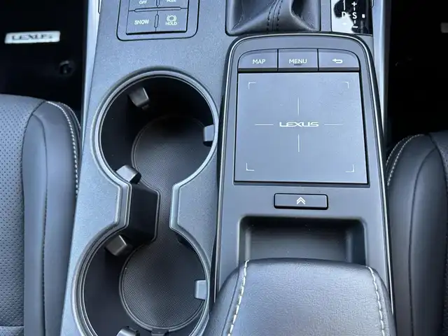レクサス ＩＳ 300h バージョンL 福岡県 2023(令5)年 3.7万km ソニッククォーツ W+Sエアバッグ/衝突被害軽減システム/コーナーセンサー(前後)/横滑り防止装置/オートライト・ハイビーム/純正アルミホイール/純正フロアマット/電動リアゲート/ドラレコ/レザーシート/エアシート・シートヒーター/パワーシート(D+N)/ベンチシート/フルセグTV/全周囲車外カメラ/クルーズコントロール/ETC2.0/スペアキー/BT/AAC/スマートキー