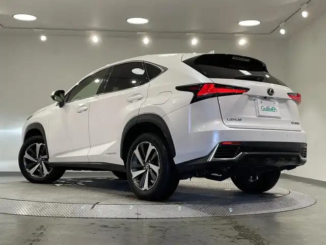 レクサス ＮＸ 300h Iパッケージ 愛知県 2018(平30)年 4万km ソニッククォーツ 純正10.3インチディスプレイ/衝突軽減ブレーキ/レーダークルーズコントロール/ビルトインETC2.0/シートヒーター/3眼LEDヘッドライト/バックカメラ/サイドビューカメラ/ドライブレコーダー/ブラインドスポットモニター/ステアリングヒーター/メモリ機能付きパワーシート/電動リアゲート/フルセグTV/Bluetooth/コーナーセンサー/レーンキープアシスト/オートハイビーム/プッシュスタート/USB接続/スマートキー/CD/DVD再生/ミュージックサーバー/ミュージックプレイヤー接続/純正フロアマット/純正アルミホイール/オートライト/L-texシート/禁煙車/パドルシフト/電動格納ミラー/フォグランプ/ステアリングリモコン/オートエアコン/電動パーキングブレーキ/オートブレーキホールド/横滑り防止装置