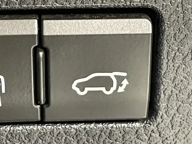 レクサス ＮＸ 300h Iパッケージ 愛知県 2018(平30)年 4万km ソニッククォーツ 純正10.3インチディスプレイ/衝突軽減ブレーキ/レーダークルーズコントロール/ビルトインETC2.0/シートヒーター/3眼LEDヘッドライト/バックカメラ/サイドビューカメラ/ドライブレコーダー/ブラインドスポットモニター/ステアリングヒーター/メモリ機能付きパワーシート/電動リアゲート/フルセグTV/Bluetooth/コーナーセンサー/レーンキープアシスト/オートハイビーム/プッシュスタート/USB接続/スマートキー/CD/DVD再生/ミュージックサーバー/ミュージックプレイヤー接続/純正フロアマット/純正アルミホイール/オートライト/L-texシート/禁煙車/パドルシフト/電動格納ミラー/フォグランプ/ステアリングリモコン/オートエアコン/電動パーキングブレーキ/オートブレーキホールド/横滑り防止装置