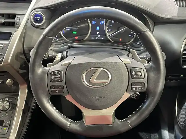 レクサス ＮＸ 300h Iパッケージ 愛知県 2018(平30)年 4万km ソニッククォーツ 純正10.3インチディスプレイ/衝突軽減ブレーキ/レーダークルーズコントロール/ビルトインETC2.0/シートヒーター/3眼LEDヘッドライト/バックカメラ/サイドビューカメラ/ドライブレコーダー/ブラインドスポットモニター/ステアリングヒーター/メモリ機能付きパワーシート/電動リアゲート/フルセグTV/Bluetooth/コーナーセンサー/レーンキープアシスト/オートハイビーム/プッシュスタート/USB接続/スマートキー/CD/DVD再生/ミュージックサーバー/ミュージックプレイヤー接続/純正フロアマット/純正アルミホイール/オートライト/L-texシート/禁煙車/パドルシフト/電動格納ミラー/フォグランプ/ステアリングリモコン/オートエアコン/電動パーキングブレーキ/オートブレーキホールド/横滑り防止装置