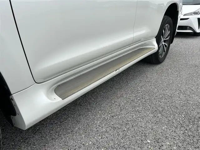 トヨタ ランドクルーザー プラド TX Lパッケージ 滋賀県 2018(平30)年 5万km ホワイトパールクリスタルシャイン ディーゼル/4WD(F4)/6速AT/純正ナビ【B9129】/（フルセグ/AM/FM/CD/DVD/Bluetooth/USB/SD）/プリクラッシュブレーキアシスト	/ブレーキアシスト	/ヒルスタート（坂道発進）アシスト	/ブラインドスポットモニター/レーンキープアシスト	/バックカメラ前/後/360°カメラ（フロント/サイド/バック）/ETC/レーダークルーズ/オートハイビーム/フロント・リアエアロ/ヘッドライトウォッシャー/前後コーナーセンサー/センターデフフロック/シートヒーターD/N席/ベンチレーションD/N席/MTモード付AT/D/N席パワーシート/電動格納サードシート/19インチ純正AW/ウッドコンビステアリング/テレビキャンセラー/横滑り防止/純正エンジンスターター/USBポート/純正マット/プッシュスタート/ウィンカーミラー/電動格納ミラー