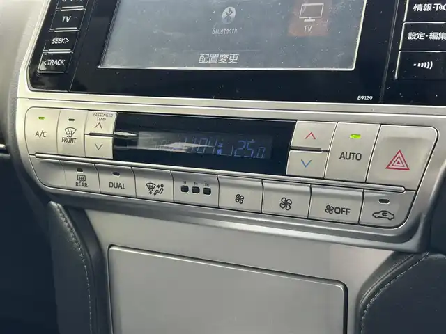 トヨタ ランドクルーザー プラド TX Lパッケージ 滋賀県 2018(平30)年 5万km ホワイトパールクリスタルシャイン ディーゼル/4WD(F4)/6速AT/純正ナビ【B9129】/（フルセグ/AM/FM/CD/DVD/Bluetooth/USB/SD）/プリクラッシュブレーキアシスト	/ブレーキアシスト	/ヒルスタート（坂道発進）アシスト	/ブラインドスポットモニター/レーンキープアシスト	/バックカメラ前/後/360°カメラ（フロント/サイド/バック）/ETC/レーダークルーズ/オートハイビーム/フロント・リアエアロ/ヘッドライトウォッシャー/前後コーナーセンサー/センターデフフロック/シートヒーターD/N席/ベンチレーションD/N席/MTモード付AT/D/N席パワーシート/電動格納サードシート/19インチ純正AW/ウッドコンビステアリング/テレビキャンセラー/横滑り防止/純正エンジンスターター/USBポート/純正マット/プッシュスタート/ウィンカーミラー/電動格納ミラー