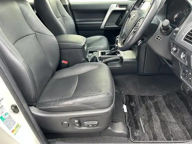 トヨタ ランドクルーザー プラド TX Lパッケージ 滋賀県 2018(平30)年 5万km ホワイトパールクリスタルシャイン ディーゼル/4WD(F4)/6速AT/純正ナビ【B9129】/（フルセグ/AM/FM/CD/DVD/Bluetooth/USB/SD）/プリクラッシュブレーキアシスト	/ブレーキアシスト	/ヒルスタート（坂道発進）アシスト	/ブラインドスポットモニター/レーンキープアシスト	/バックカメラ前/後/360°カメラ（フロント/サイド/バック）/ETC/レーダークルーズ/オートハイビーム/フロント・リアエアロ/ヘッドライトウォッシャー/前後コーナーセンサー/センターデフフロック/シートヒーターD/N席/ベンチレーションD/N席/MTモード付AT/D/N席パワーシート/電動格納サードシート/19インチ純正AW/ウッドコンビステアリング/テレビキャンセラー/横滑り防止/純正エンジンスターター/USBポート/純正マット/プッシュスタート/ウィンカーミラー/電動格納ミラー