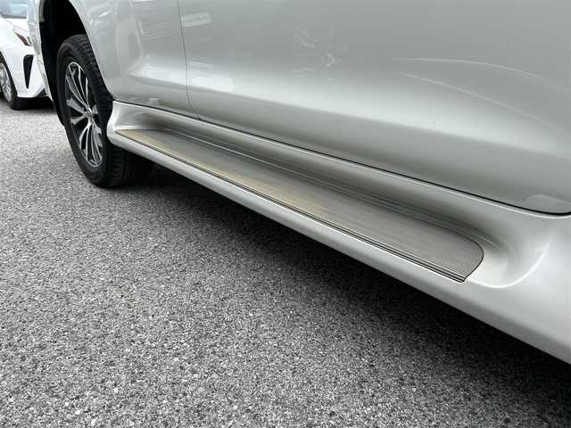 トヨタ ランドクルーザー プラド TX Lパッケージ 滋賀県 2018(平30)年 5万km ホワイトパールクリスタルシャイン ディーゼル/4WD(F4)/6速AT/純正ナビ【B9129】/（フルセグ/AM/FM/CD/DVD/Bluetooth/USB/SD）/プリクラッシュブレーキアシスト	/ブレーキアシスト	/ヒルスタート（坂道発進）アシスト	/ブラインドスポットモニター/レーンキープアシスト	/バックカメラ前/後/360°カメラ（フロント/サイド/バック）/ETC/レーダークルーズ/オートハイビーム/フロント・リアエアロ/ヘッドライトウォッシャー/前後コーナーセンサー/センターデフフロック/シートヒーターD/N席/ベンチレーションD/N席/MTモード付AT/D/N席パワーシート/電動格納サードシート/19インチ純正AW/ウッドコンビステアリング/テレビキャンセラー/横滑り防止/純正エンジンスターター/USBポート/純正マット/プッシュスタート/ウィンカーミラー/電動格納ミラー