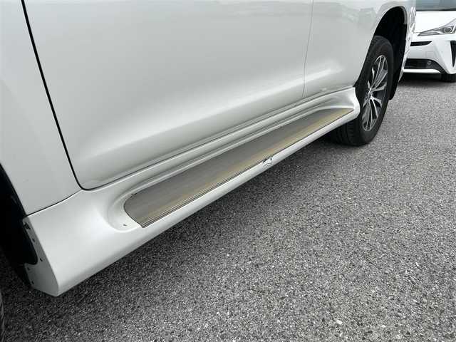 トヨタ ランドクルーザー プラド TX Lパッケージ 滋賀県 2018(平30)年 5万km ホワイトパールクリスタルシャイン ディーゼル/4WD(F4)/6速AT/純正ナビ【B9129】/（フルセグ/AM/FM/CD/DVD/Bluetooth/USB/SD）/プリクラッシュブレーキアシスト	/ブレーキアシスト	/ヒルスタート（坂道発進）アシスト	/ブラインドスポットモニター/レーンキープアシスト	/バックカメラ前/後/360°カメラ（フロント/サイド/バック）/ETC/レーダークルーズ/オートハイビーム/フロント・リアエアロ/ヘッドライトウォッシャー/前後コーナーセンサー/センターデフフロック/シートヒーターD/N席/ベンチレーションD/N席/MTモード付AT/D/N席パワーシート/電動格納サードシート/19インチ純正AW/ウッドコンビステアリング/テレビキャンセラー/横滑り防止/純正エンジンスターター/USBポート/純正マット/プッシュスタート/ウィンカーミラー/電動格納ミラー