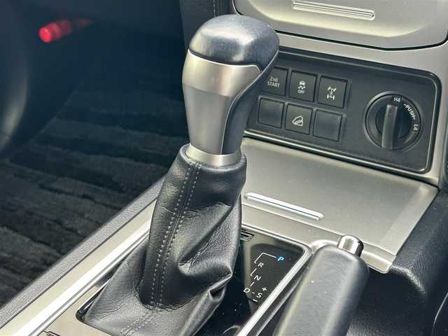 トヨタ ランドクルーザー プラド TX Lパッケージ 滋賀県 2018(平30)年 5万km ホワイトパールクリスタルシャイン ディーゼル/4WD(F4)/6速AT/純正ナビ【B9129】/（フルセグ/AM/FM/CD/DVD/Bluetooth/USB/SD）/プリクラッシュブレーキアシスト	/ブレーキアシスト	/ヒルスタート（坂道発進）アシスト	/ブラインドスポットモニター/レーンキープアシスト	/バックカメラ前/後/360°カメラ（フロント/サイド/バック）/ETC/レーダークルーズ/オートハイビーム/フロント・リアエアロ/ヘッドライトウォッシャー/前後コーナーセンサー/センターデフフロック/シートヒーターD/N席/ベンチレーションD/N席/MTモード付AT/D/N席パワーシート/電動格納サードシート/19インチ純正AW/ウッドコンビステアリング/テレビキャンセラー/横滑り防止/純正エンジンスターター/USBポート/純正マット/プッシュスタート/ウィンカーミラー/電動格納ミラー