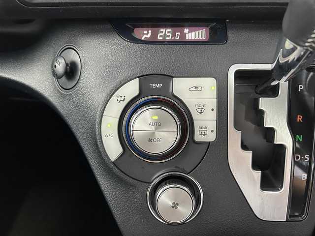 トヨタ シエンタ G 大阪府 2019(令1)年 4.3万km ホワイトパールクリスタルシャイン 純正SDナビ/フルセグTV/DVD/CD/AM/FM/Bluetooth接続/バックカメラ/ビルトインETC/両側パワースライドドア/衝突軽減/オートハイビーム/レーンキープ/アイドリングストップ/プッシュスタート/スマートキー/USB充電ポート/ステアリングスイッチ/オートリトラクタブルミラー