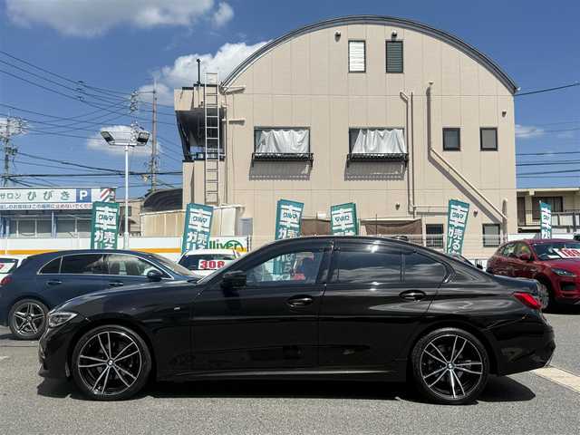 ＢＭＷ ＢＭＷ ３２０ｄ xDrive Mスポーツ 愛知県 2021(令3)年 4万km 黒 /正規ディーラー車//禁煙車//ハイラインパッケージ//コンフォートパッケージ//メーカーナビ//Bluetooth/USB/CarPlay/AndroidAuto//スクリーンミラーリング//ライブコックピット//パノラマビューモニター//ミラー一体型ETC//ドライブレコーダー//ワイヤレスチャージング//白革シート//シートヒーター//パワーシート/D席メモリー式//ランバーサポート//パワーバックドア//インテリジェントセーフティ//衝突回避・被害軽減ブレーキ//ドライバーアシスタンスシステム//レーンディパーチャーウォーニング//レーンチェンジウォーニング//レーンチェンジアシスト//レーダークルーズコントロール//アクティブPDC//パーキングアシスト//パドルシフト/MTモード付きAT//純正19インチAW//DTC//アイドリングストップ//プッシュスタート//コンフォートアクセス//革巻きステアリング//ステアリングリモコン//LEDオートヘッドライト//フロント・リヤフォグランプ//オートハイビーム//アンビエントライト//革巻きステアリング//純正フロアマット//純正バイザー//保証書/取扱説明書//ディーラー点検整備記録簿R4.6.7