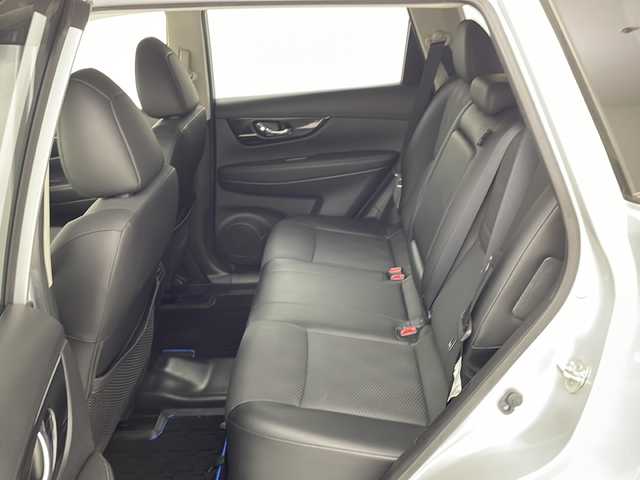 日産 エクストレイル ハイブリッド 20X 熊本県 2018(平30)年 4.8万km ブリリアントシルバー 禁煙車/４WD/衝突被害軽減ブレーキ/レーンキープアシスト/純正ナビ/AM/FM/CD/DVD/フルセグTV/Bluetooth/AUX/バックカメラ/全方位カメラ/ハーフレザーシート/スマートルームミラー/パワーバックドア/ダウンヒルアシストコントロール/ETC/フォグランプ/LEDヘッドライト/純正17インチアルミホイール/純正フロアマット/ステアリングリモコン/スマートキー/ABS/横滑り防止装置