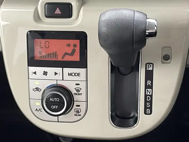 ダイハツ ムーヴ キャンバス X メイクアップ リミテッド SAⅢ 熊本県 2018(平30)年 2.8万km パールホワイトⅢ/ナチュラルベージュマイカメタリック 2トーン 禁煙車　/純正ナビNMZK-W69D2（ＣＤ・ＤＶＤ・フルセグ・ＢＴ・ＳＤ・ＵＳＢ）/全周囲カメラ　/ＥＴＣ　/両側パワースライドドア　/衝突軽減ブレーキ　/横滑り防止　/アイドリングストップ/純正フロアマット　/オートライト/フォグライト/スマートキー/プッシュスタート/保証書/取扱説明書