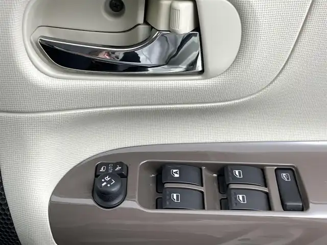 ダイハツ ムーヴ キャンバス X メイクアップ リミテッド SAⅢ 熊本県 2018(平30)年 2.8万km パールホワイトⅢ/ナチュラルベージュマイカメタリック 2トーン 禁煙車　/純正ナビNMZK-W69D2（ＣＤ・ＤＶＤ・フルセグ・ＢＴ・ＳＤ・ＵＳＢ）/全周囲カメラ　/ＥＴＣ　/両側パワースライドドア　/衝突軽減ブレーキ　/横滑り防止　/アイドリングストップ/純正フロアマット　/オートライト/フォグライト/スマートキー/プッシュスタート/保証書/取扱説明書