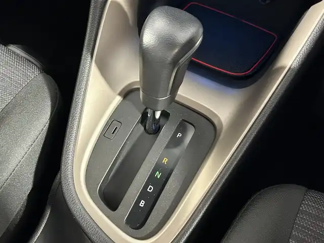 トヨタ ヤリス ハイブリッド Z 佐賀県 2020(令2)年 4.7万km ブラック/コーラルクリスタルシャイン 純正8インチディスプレイオーディオ/バックカメラ/トヨタセーフティ/衝突軽減ブレーキ/レーンキープアシスト/クリアランスソナー/パーキングサポートブレーキ/ロードサインアシスト/横滑り防止/オートマチックハイビーム/追従付きクルーズコントロール/前席シートヒーター/ビルトインETC/前方ドライブレコーダー/純正フロアマット/ドアバイザー/スマートキー/純正１５インチアルミホイール/LEDヘッドライト