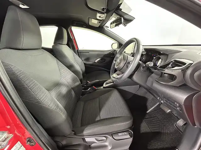 トヨタ ヤリス ハイブリッド Z 佐賀県 2020(令2)年 4.7万km ブラック/コーラルクリスタルシャイン 純正8インチディスプレイオーディオ/バックカメラ/トヨタセーフティ/衝突軽減ブレーキ/レーンキープアシスト/クリアランスソナー/パーキングサポートブレーキ/ロードサインアシスト/横滑り防止/オートマチックハイビーム/追従付きクルーズコントロール/前席シートヒーター/ビルトインETC/前方ドライブレコーダー/純正フロアマット/ドアバイザー/スマートキー/純正１５インチアルミホイール/LEDヘッドライト