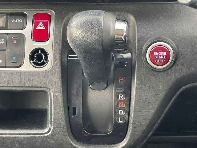 ホンダ Ｎ ＯＮＥ G SSパッケージ 愛知県 2014(平26)年 8.3万km プレミアムホワイトパールⅡ 禁煙車/純正7インチナビ/（CD/DVD/Bluetooth/ワンセグTV/SD)/バックカメラ/シティブレーキアクティブシステム/前後ドライブレコーダー/アイドリングストップ/スマートキー/スペアキー1本/プッシュスタート/ベンチシート/チップアップシート/LEDヘッドライト/オートライト/純正フロアマット/横滑り防止装置/ステアリングスイッチ/電動格納ミラー/オートエアコン