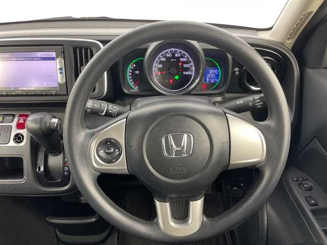 ホンダ Ｎ ＯＮＥ G SSパッケージ 愛知県 2014(平26)年 8.3万km プレミアムホワイトパールⅡ 禁煙車/純正7インチナビ/（CD/DVD/Bluetooth/ワンセグTV/SD)/バックカメラ/シティブレーキアクティブシステム/前後ドライブレコーダー/アイドリングストップ/スマートキー/スペアキー1本/プッシュスタート/ベンチシート/チップアップシート/LEDヘッドライト/オートライト/純正フロアマット/横滑り防止装置/ステアリングスイッチ/電動格納ミラー/オートエアコン