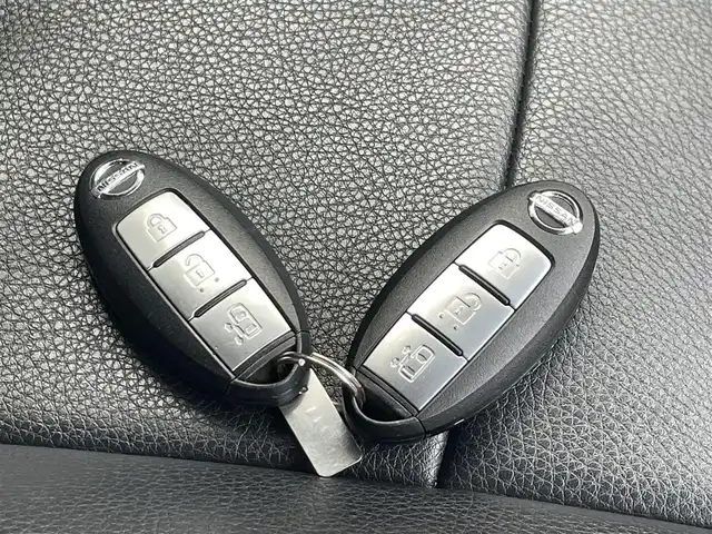 日産 エルグランド 250ハイウェイスター 兵庫県 2012(平24)年 7.3万km ファントムブラック ワンオーナー/保証書/取扱説明書/純正ディーラSDナビ/Bluetooth/バックカメラ/フルセグ/DVD/CD再生可能/純正アルミホイール/純正フロアマット/フリップダウンモニター/スマートキー×２/ETC/片側パワースライド/ハーフレザー/ドアバイザー/電動格納ミラー