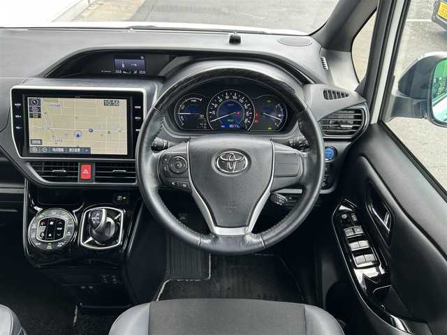 トヨタ ノア ハイブリッド Si ダブルバイビーⅢ 千葉県 2021(令3)年 1.9万km ホワイトパールクリスタルシャイン ワンオーナー/レーンキープアシスト/衝突被害低減ブレーキ/オートハイビーム/前後コーナーセンサー/前後ドラレコ/バックカメラ/純正ナビ/　・フルセグTV/ＣＤ/ＤＶＤ/ＳＤ/フリップダウンモニター/ビルトインETC2.0/ハーフレザー/　・シートヒーター/取説/保証書/スペアキー/R4.5.6記録簿