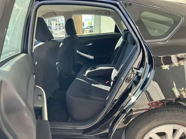トヨタ プリウス S 沖縄県 2014(平26)年 7.3万km ブラック (株)IDOMが運営する【じしゃロンOO店】の自社ローン専用車両になりますこちらは現金またはオートローンご利用時の価格です。自社ローンご希望の方は別途その旨お申付け下さい/・プッシュスタート　/・ナビ　/・ＴＶ　/・Ｂｌｕｅｔｏｏｔｈ接続　/・ＥＴＣ　/・バックカメラ　/・ＵＳＢ入力端子　/・アイドリングストップ　/・カーテンエアバック　/・ABS　/・スマートキー　/・パワーステアリング