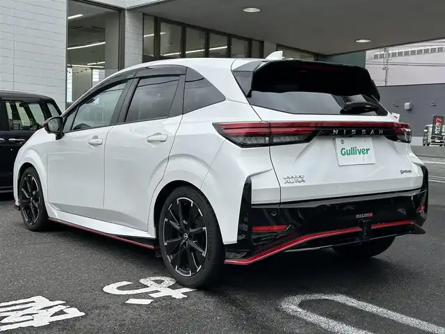 日産 オーラ ニスモ 長崎県 2023(令5)年 5.5万km ピュアホワイトパール ワンオーナー/純正HDDナビ(FM/AM/USB/BT/フルセグ)/プッシュスタート/スマートキー/ステアリングスイッチ/ビルトインETC2.0/ワイヤレス充電/純正フロアマット/純正17インチアルミホイール/ドアバイザー/プロパイロット/ハンドル支援/レーダークルーズコントロール/車線逸脱警報/ふらつき抑制/踏み間違い衝突防止/前後コーナーセンサー/オートライト/オートマチックハイビーム/LEDヘッドライト/イモビライザーシステム/SRSダブル・サイドエアバッグ/SRSカーテンエアバッグ/ISOFIX/スペアキー/車両取説/ナビ取説/保証書