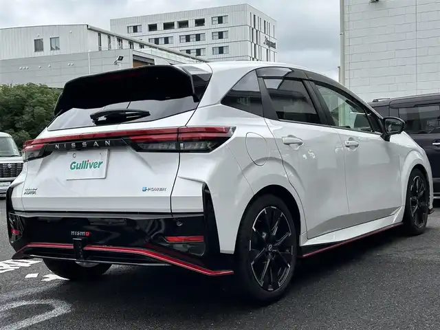 日産 オーラ ニスモ 長崎県 2023(令5)年 5.5万km ピュアホワイトパール ワンオーナー/純正HDDナビ(FM/AM/USB/BT/フルセグ)/プッシュスタート/スマートキー/ステアリングスイッチ/ビルトインETC2.0/ワイヤレス充電/純正フロアマット/純正17インチアルミホイール/ドアバイザー/プロパイロット/ハンドル支援/レーダークルーズコントロール/車線逸脱警報/ふらつき抑制/踏み間違い衝突防止/前後コーナーセンサー/オートライト/オートマチックハイビーム/LEDヘッドライト/イモビライザーシステム/SRSダブル・サイドエアバッグ/SRSカーテンエアバッグ/ISOFIX/スペアキー/車両取説/ナビ取説/保証書