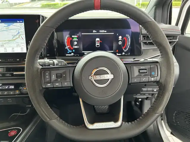日産 オーラ ニスモ 長崎県 2023(令5)年 5.5万km ピュアホワイトパール ワンオーナー/純正HDDナビ(FM/AM/USB/BT/フルセグ)/プッシュスタート/スマートキー/ステアリングスイッチ/ビルトインETC2.0/ワイヤレス充電/純正フロアマット/純正17インチアルミホイール/ドアバイザー/プロパイロット/ハンドル支援/レーダークルーズコントロール/車線逸脱警報/ふらつき抑制/踏み間違い衝突防止/前後コーナーセンサー/オートライト/オートマチックハイビーム/LEDヘッドライト/イモビライザーシステム/SRSダブル・サイドエアバッグ/SRSカーテンエアバッグ/ISOFIX/スペアキー/車両取説/ナビ取説/保証書