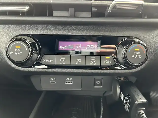 日産 オーラ ニスモ 長崎県 2023(令5)年 5.5万km ピュアホワイトパール ワンオーナー/純正HDDナビ(FM/AM/USB/BT/フルセグ)/プッシュスタート/スマートキー/ステアリングスイッチ/ビルトインETC2.0/ワイヤレス充電/純正フロアマット/純正17インチアルミホイール/ドアバイザー/プロパイロット/ハンドル支援/レーダークルーズコントロール/車線逸脱警報/ふらつき抑制/踏み間違い衝突防止/前後コーナーセンサー/オートライト/オートマチックハイビーム/LEDヘッドライト/イモビライザーシステム/SRSダブル・サイドエアバッグ/SRSカーテンエアバッグ/ISOFIX/スペアキー/車両取説/ナビ取説/保証書