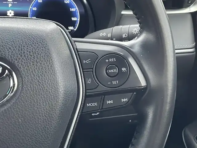 トヨタ ハリアー G 島根県 2023(令5)年 5.2万km ブラック 登録時走行距離51834km/保証書/取扱説明書/純正ディズプレイオーディオ　ナビ機能なし/レーンキープアシスト/衝突軽減システム/フルセグTV/Bluetooth/レーダークルーズコントロール/バックカメラ/パワーシート/コーナーセンサー/ブラインドスポットモニター/LEDヘッドライト/インテリジェントミラー/オートマチックハイビーム/ステアリングスイッチ/ウィンカーミラー/スマートキー/プッシュスタート/パーキングサポートブレーキ/リヤクロストラフィックアラート/プリクラッシュセーフティシステム/純正18インチアルミ/ETC2.0