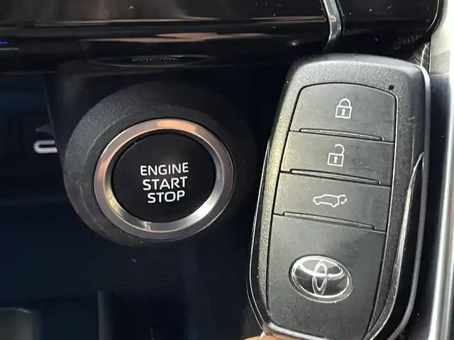 トヨタ ハリアー G 島根県 2023(令5)年 5.2万km ブラック 登録時走行距離51834km/保証書/取扱説明書/純正ディズプレイオーディオ　ナビ機能なし/レーンキープアシスト/衝突軽減システム/フルセグTV/Bluetooth/レーダークルーズコントロール/バックカメラ/パワーシート/コーナーセンサー/ブラインドスポットモニター/LEDヘッドライト/インテリジェントミラー/オートマチックハイビーム/ステアリングスイッチ/ウィンカーミラー/スマートキー/プッシュスタート/パーキングサポートブレーキ/リヤクロストラフィックアラート/プリクラッシュセーフティシステム/純正18インチアルミ/ETC2.0