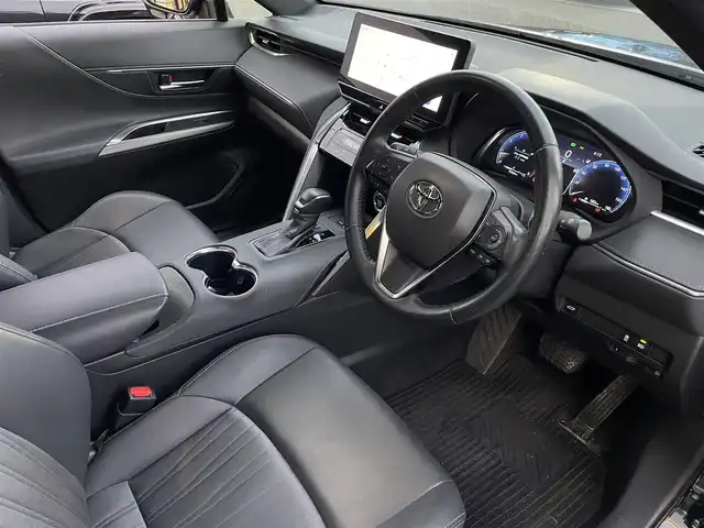 トヨタ ハリアー G 島根県 2023(令5)年 5.2万km ブラック 登録時走行距離51834km/保証書/取扱説明書/純正ディズプレイオーディオ　ナビ機能なし/レーンキープアシスト/衝突軽減システム/フルセグTV/Bluetooth/レーダークルーズコントロール/バックカメラ/パワーシート/コーナーセンサー/ブラインドスポットモニター/LEDヘッドライト/インテリジェントミラー/オートマチックハイビーム/ステアリングスイッチ/ウィンカーミラー/スマートキー/プッシュスタート/パーキングサポートブレーキ/リヤクロストラフィックアラート/プリクラッシュセーフティシステム/純正18インチアルミ/ETC2.0