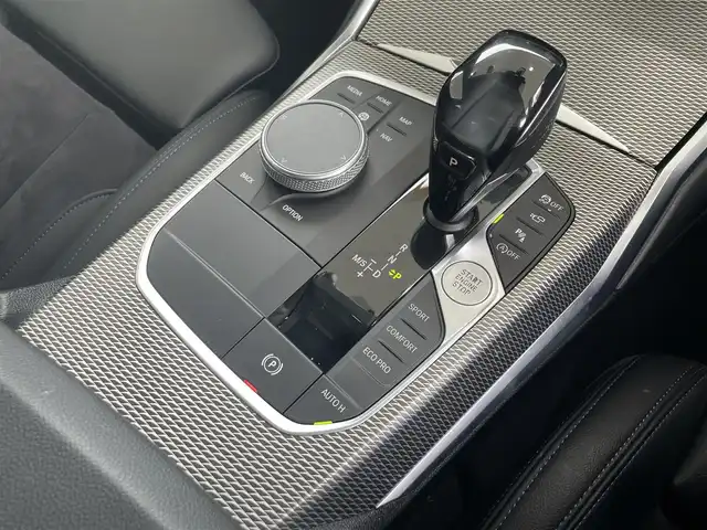 ＢＭＷ ３２０ｄ xDrive Mスポーツ 青森県 2020(令2)年 5.3万km アルピンホワイトⅢ ワンオーナー/イノベーションパッケージ/・BMWレーザー・ライト/・LEDフロント・ターン・インジケータ/・BMWセレクティブ・ビーム/・LEDコーナリング・ライト/・ハイビーム・アシスタント/・光軸自動調整機構付/・BMWヘッドアップ・ディスプレイ/・BMWジェスチャー・コントロール/コンフォートパッケージ/・オートマチック・トランク・リッド・オペレーション（オープン／クローズ）/・ストレージ・パッケージ（Type-C対応USBソケット、シートバック収納、トランク・ルーム内の収納ネット、荷物用フック）/・HiFiスピーカー・システム（205W、10スピーカー）/記録簿R4・R5・R6・R7有り/置くだけ充電/純正18AW/社外17AW冬タイヤ/前後コーナーセンサー/全方位・バックカメラ/フルセグTV/ヘッドアップディスプレイ/アダプティブレーダーライト/BSM/オプション前ドラレコ/D席＋N席パワーシート/シートヒーター/電動リアゲート/レーダークルーズコントロール