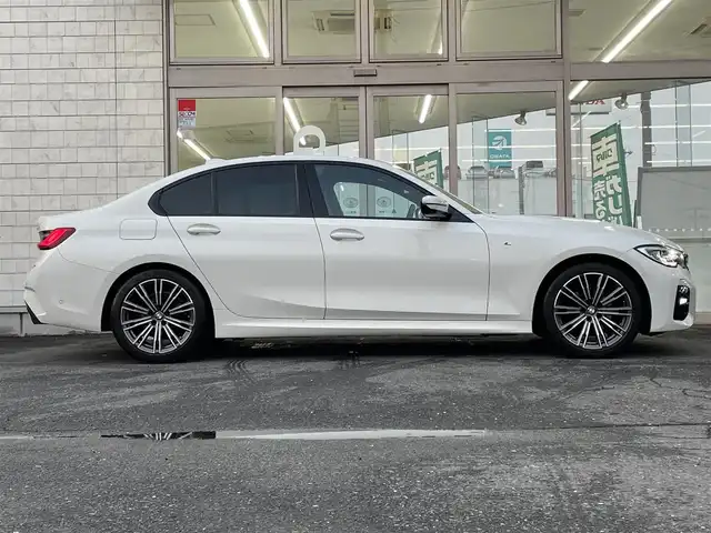 ＢＭＷ ３２０ｄ xDrive Mスポーツ 青森県 2020(令2)年 5.3万km アルピンホワイトⅢ ワンオーナー/イノベーションパッケージ/・BMWレーザー・ライト/・LEDフロント・ターン・インジケータ/・BMWセレクティブ・ビーム/・LEDコーナリング・ライト/・ハイビーム・アシスタント/・光軸自動調整機構付/・BMWヘッドアップ・ディスプレイ/・BMWジェスチャー・コントロール/コンフォートパッケージ/・オートマチック・トランク・リッド・オペレーション（オープン／クローズ）/・ストレージ・パッケージ（Type-C対応USBソケット、シートバック収納、トランク・ルーム内の収納ネット、荷物用フック）/・HiFiスピーカー・システム（205W、10スピーカー）/記録簿R4・R5・R6・R7有り/置くだけ充電/純正18AW/社外17AW冬タイヤ/前後コーナーセンサー/全方位・バックカメラ/フルセグTV/ヘッドアップディスプレイ/アダプティブレーダーライト/BSM/オプション前ドラレコ/D席＋N席パワーシート/シートヒーター/電動リアゲート/レーダークルーズコントロール