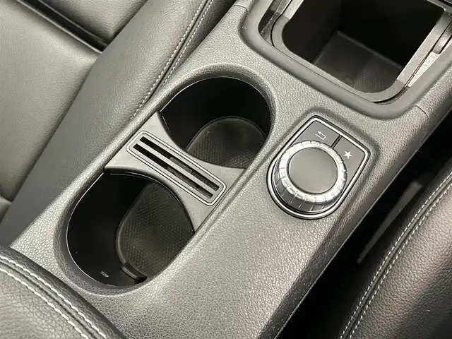 メルセデス・ベンツ ＧＬＡ２２０ 4マチック 岡山県 2019(令1)年 4.7万km 白 純正ナビ/Bカメラ/フルセグTV/PRG/ハーマンカードン/Pシフト/レーダーセーフティーパッケージ/ESP/ACC/アクティブブレーキアシスト/アテンションA/BSM/アクティブブレーキングA/ディストロ＋/プレミアムパッケージ/黒革シート/シートH/PWシート/LED/Aライト