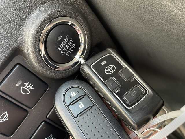 トヨタ パッソ モーダ　S 山形県 2018(平30)年 1.6万km ダークエメラルドマイカ 登録時走行距離　16039km/４WD/純正ナビ/Bluetooth接続/CD/AM/FM/ワンセグ/バックカメラ/アイドリングストップ/エンジンスターター/横滑り防止装置/衝突軽減ブレーキ/純正マット/ドアバイザー/電格ミラー/ステアリングリモコン/プッシュスタート/スマートキー