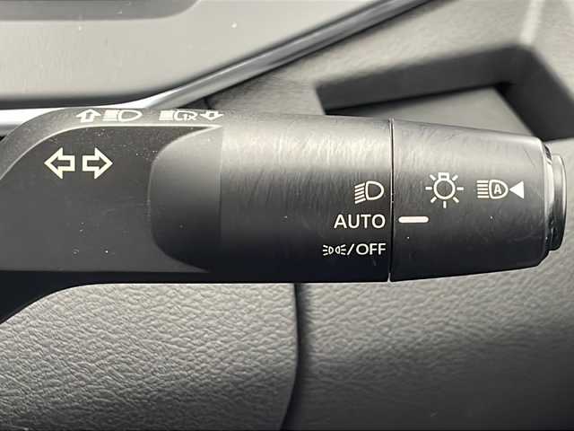 日産 ノート X 千葉県 2023(令5)年 1.1万km ピュアホワイトパール 車線逸脱警報/衝突軽減ブレーキ/クリアランスソナー/標識認識機能/純正メモリナビ（MM223D-L)/　Bluetooth/フルセグTV/バックカメラ/社外ETC/純正ドライブレコーダー前方/電動パーキング/オートホールド/レザー調シートカバー/社外フロアマット/ドアバイザー/アイドリングストップ