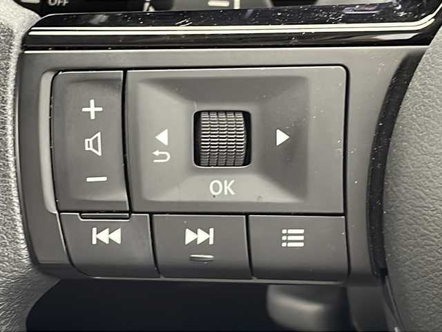 日産 ノート X 千葉県 2023(令5)年 1.1万km ピュアホワイトパール 車線逸脱警報/衝突軽減ブレーキ/クリアランスソナー/標識認識機能/純正メモリナビ（MM223D-L)/　Bluetooth/フルセグTV/バックカメラ/社外ETC/純正ドライブレコーダー前方/電動パーキング/オートホールド/レザー調シートカバー/社外フロアマット/ドアバイザー/アイドリングストップ