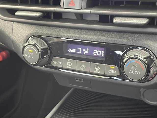 日産 ノート X 千葉県 2023(令5)年 1.1万km ピュアホワイトパール 車線逸脱警報/衝突軽減ブレーキ/クリアランスソナー/標識認識機能/純正メモリナビ（MM223D-L)/　Bluetooth/フルセグTV/バックカメラ/社外ETC/純正ドライブレコーダー前方/電動パーキング/オートホールド/レザー調シートカバー/社外フロアマット/ドアバイザー/アイドリングストップ