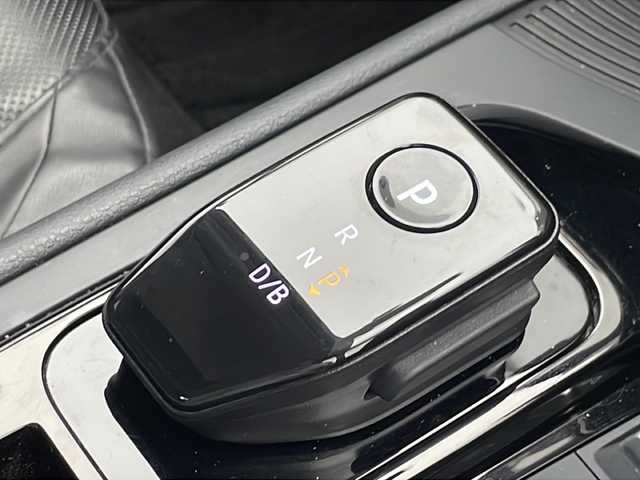 日産 ノート X 千葉県 2023(令5)年 1.1万km ピュアホワイトパール 車線逸脱警報/衝突軽減ブレーキ/クリアランスソナー/標識認識機能/純正メモリナビ（MM223D-L)/　Bluetooth/フルセグTV/バックカメラ/社外ETC/純正ドライブレコーダー前方/電動パーキング/オートホールド/レザー調シートカバー/社外フロアマット/ドアバイザー/アイドリングストップ