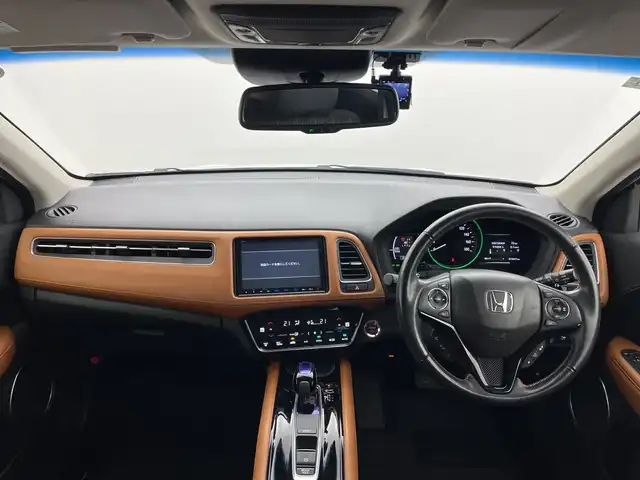 ホンダ ヴェゼル ハイブリッド Z 群馬県 2017(平29)年 7.4万km プラチナホワイトパール 純正８型ナビ　バックカメラ　アダプティブクルーズコントロール　レーンキープアシスト　衝突被害軽減ブレーキ　シートヒーター　ＬＥＤヘッドライト　ドライブレコーダー　ＥＴＣ　純正アルミホイール　禁煙車