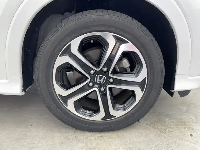 ホンダ ヴェゼル ハイブリッド Z 群馬県 2017(平29)年 7.4万km プラチナホワイトパール 純正８型ナビ　バックカメラ　アダプティブクルーズコントロール　レーンキープアシスト　衝突被害軽減ブレーキ　シートヒーター　ＬＥＤヘッドライト　ドライブレコーダー　ＥＴＣ　純正アルミホイール　禁煙車