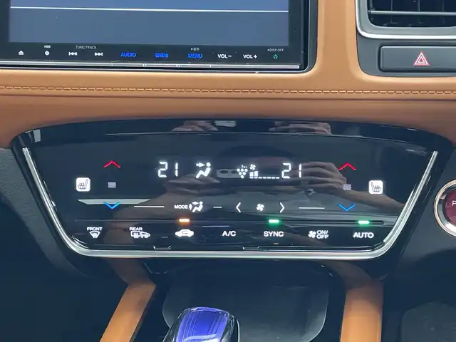 ホンダ ヴェゼル ハイブリッド Z 群馬県 2017(平29)年 7.4万km プラチナホワイトパール 純正８型ナビ　バックカメラ　アダプティブクルーズコントロール　レーンキープアシスト　衝突被害軽減ブレーキ　シートヒーター　ＬＥＤヘッドライト　ドライブレコーダー　ＥＴＣ　純正アルミホイール　禁煙車
