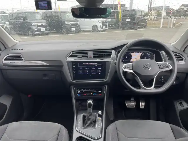 フォルクスワーゲン ＶＷ ティグアン TSI エレガンス 新潟県 2021(令3)年 3万km オリックスホワイトパールエフェクト 純正ナビ/(Bluetooth/AppleCarPlay/AndroidAuto)/フルセグTV/衝突軽減ブレーキ/レーンキープアシスト/レーダークルーズコントロール/全方位カメラ/バックカメラ/全席シートヒーター/電動リアゲート/パーキングアシスト/ヘッドアップディスプレイ/ドライブレコーダー（前後）/ビルトインETC/プッシュスタート/スマートキー/スペアキー×1/保証書