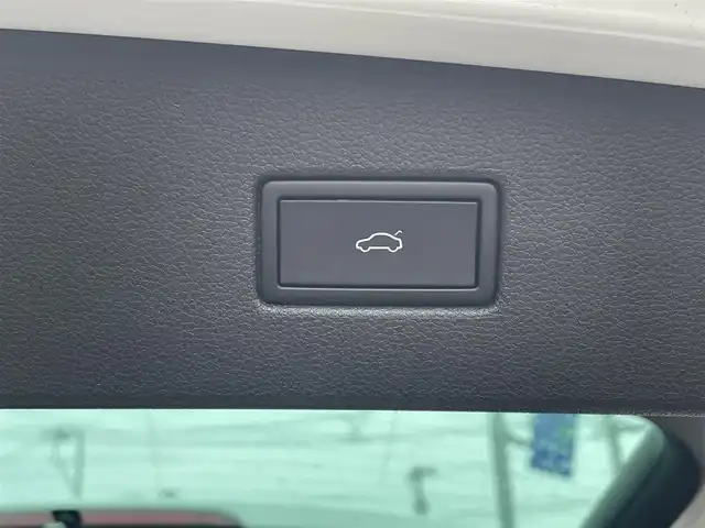 フォルクスワーゲン ＶＷ ティグアン TSI エレガンス 新潟県 2021(令3)年 3万km オリックスホワイトパールエフェクト 純正ナビ/(Bluetooth/AppleCarPlay/AndroidAuto)/フルセグTV/衝突軽減ブレーキ/レーンキープアシスト/レーダークルーズコントロール/全方位カメラ/バックカメラ/全席シートヒーター/電動リアゲート/パーキングアシスト/ヘッドアップディスプレイ/ドライブレコーダー（前後）/ビルトインETC/プッシュスタート/スマートキー/スペアキー×1/保証書