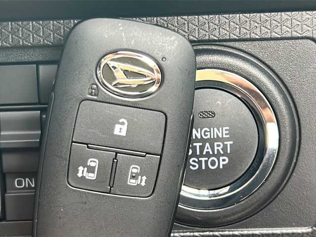 ダイハツ タント ファンクロスターボ 山形県 2025(令7)年 0.1万km ブラックマイカメタリック/レイクブルーメタリック 4WD/スマートアシスト/レーンキープアシスト/横滑り防止装置/前後コーナーセンサー/両側パワースライドドア/純正ディスプレイオーディオ/（Bluetooth/AppleCarPlay/AndoidAuto/フルセグ)/全方位カメラ/LEDオートライト/オートマチックハイビーム/フォグランプ/DN席シートヒーター/ステアリングスイッチ/電動パーキングブレーキ/オートブレーキホールド/電動格納ミラー/スマートキー